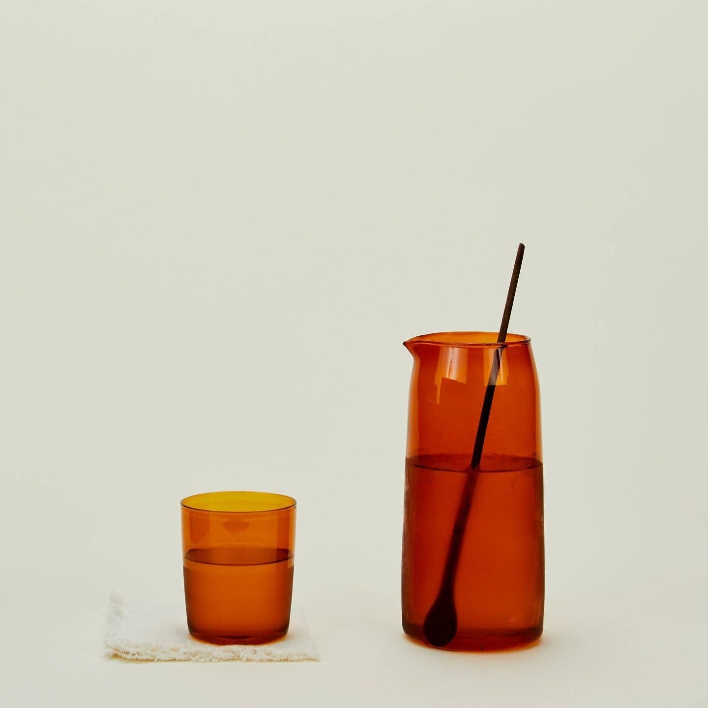 ESSENTIAL GLASSWARE - PITCHERS: BLUSH