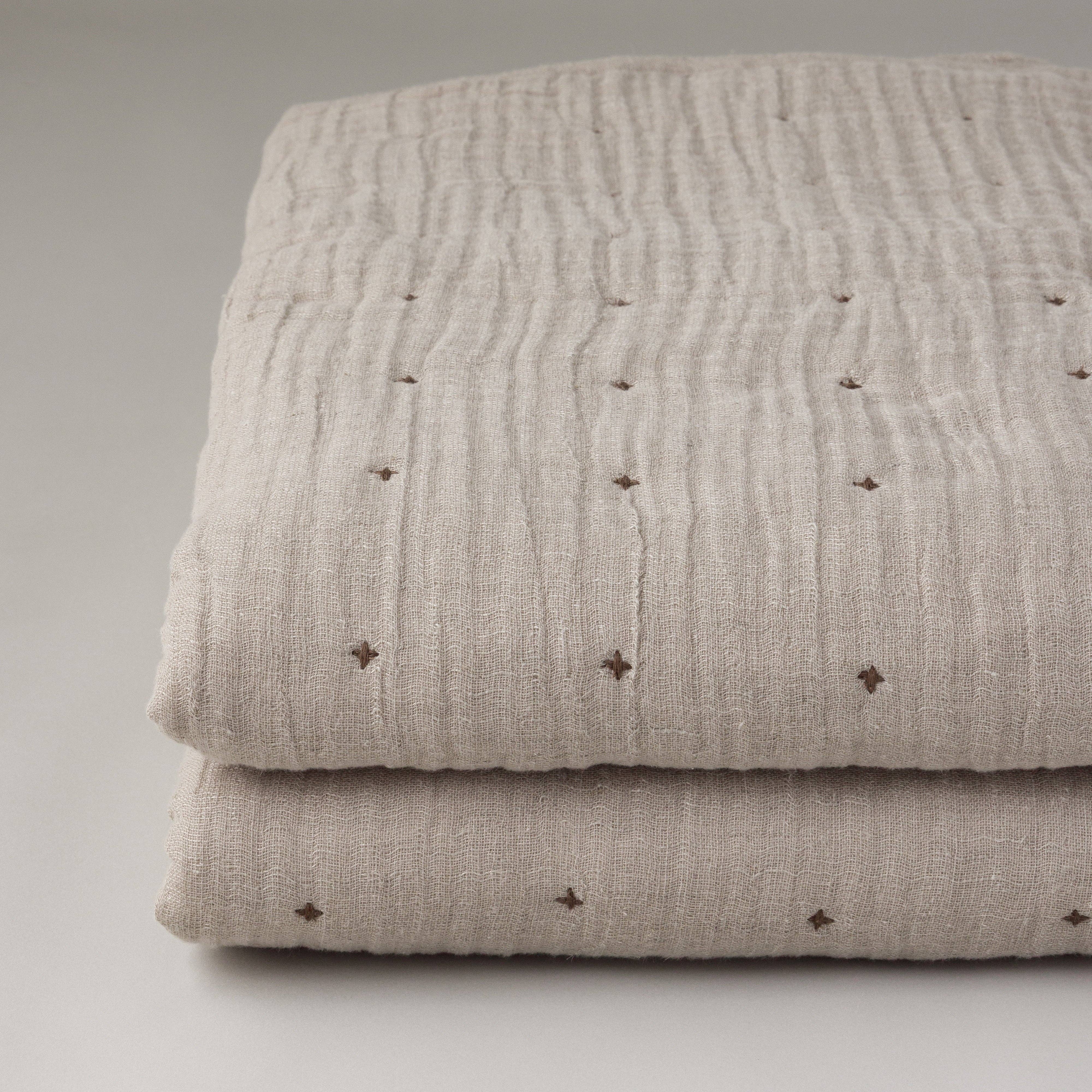 Tack Stitch Quilt: WHITE / KING/CAL KING