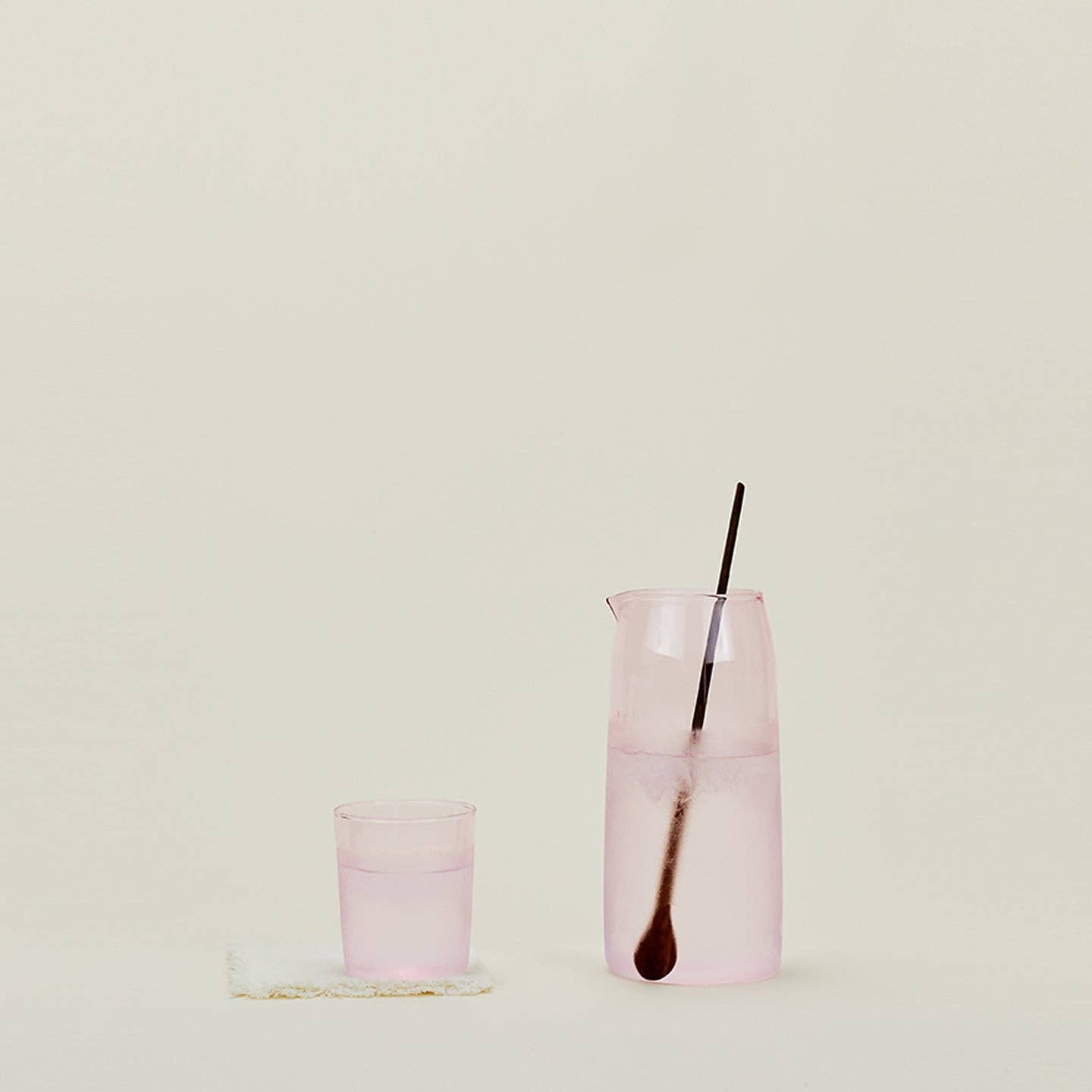 ESSENTIAL GLASSWARE - PITCHERS: BLUSH