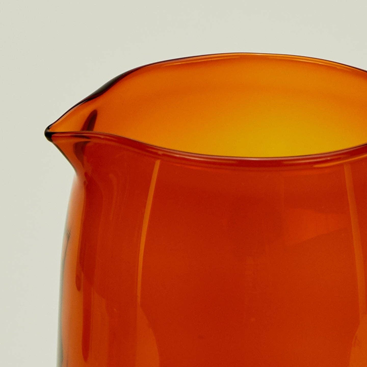 ESSENTIAL GLASSWARE - PITCHERS: BLUSH