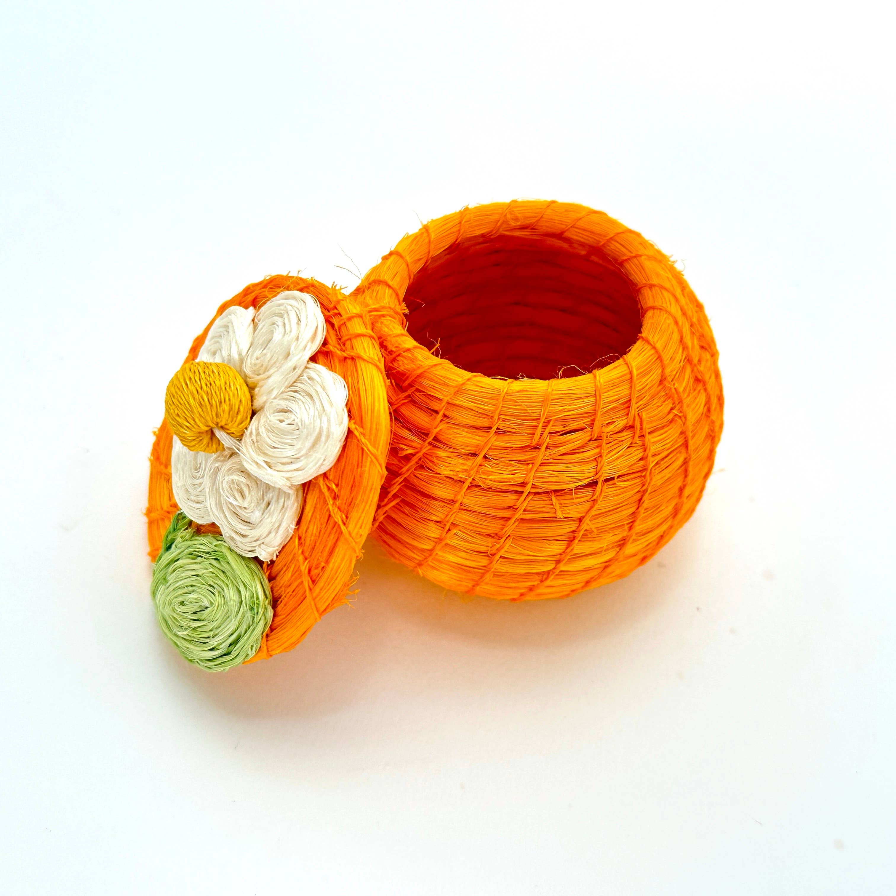 Daisy Lidded Tiny Basket