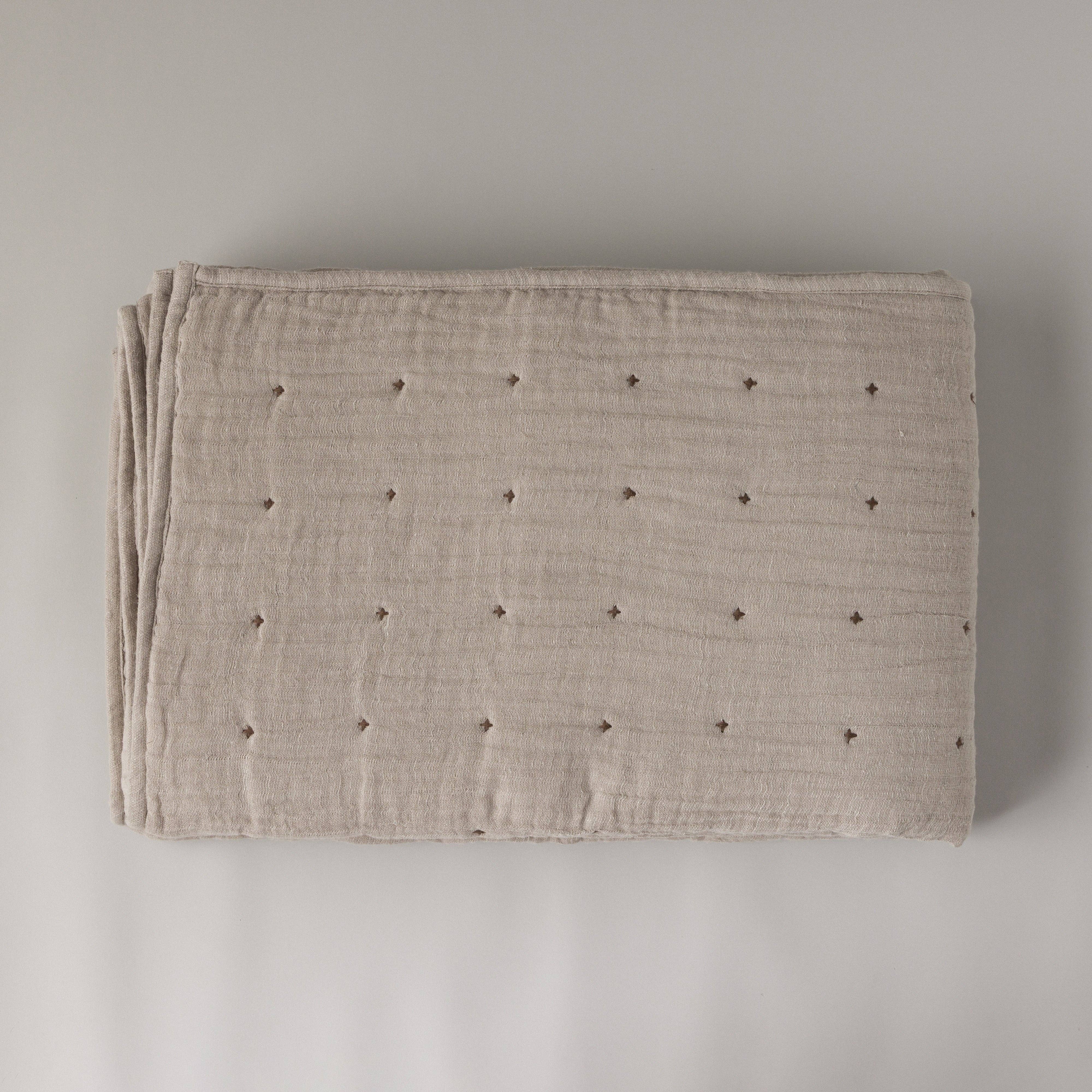 Tack Stitch Quilt: WHITE / KING/CAL KING