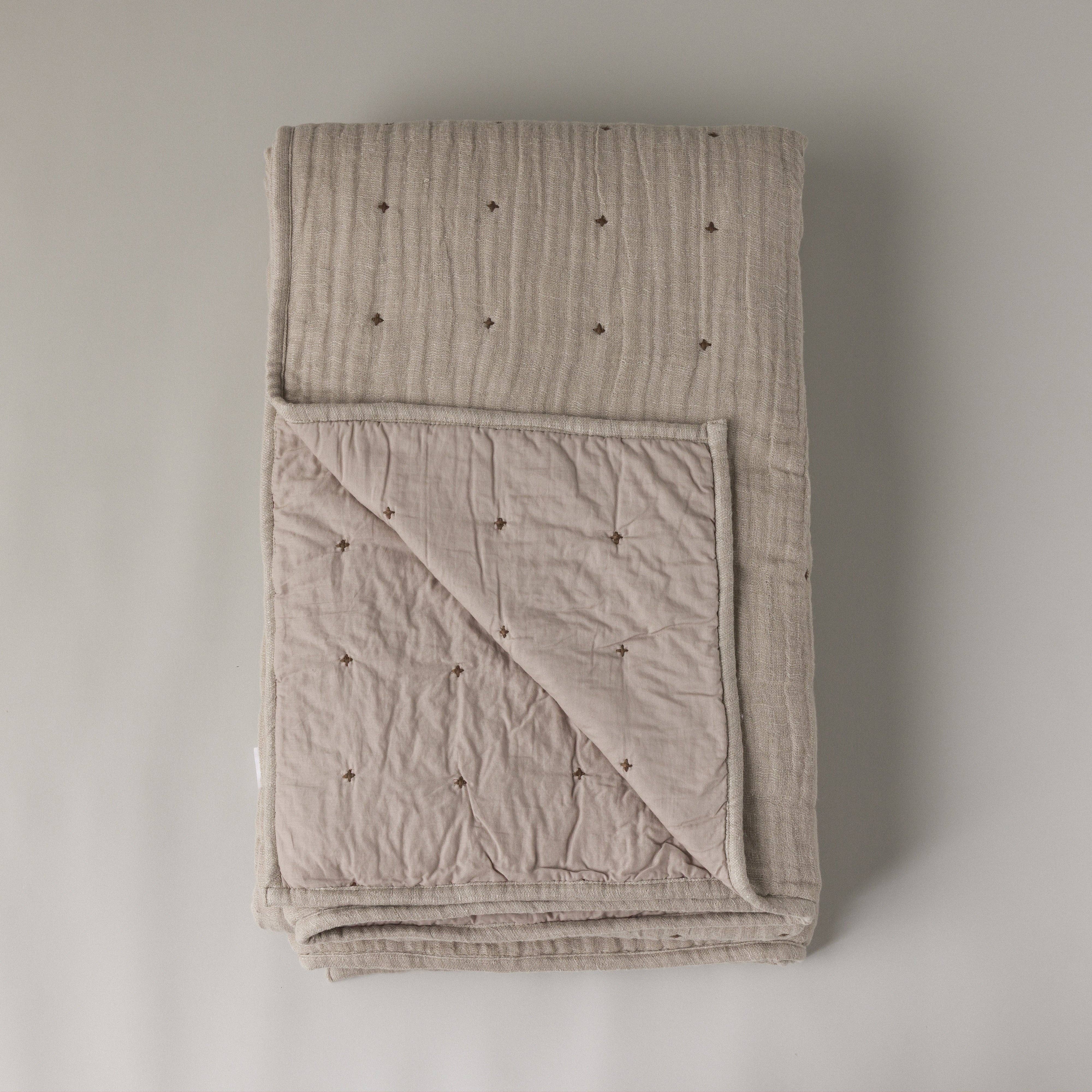 Tack Stitch Quilt: WHITE / KING/CAL KING