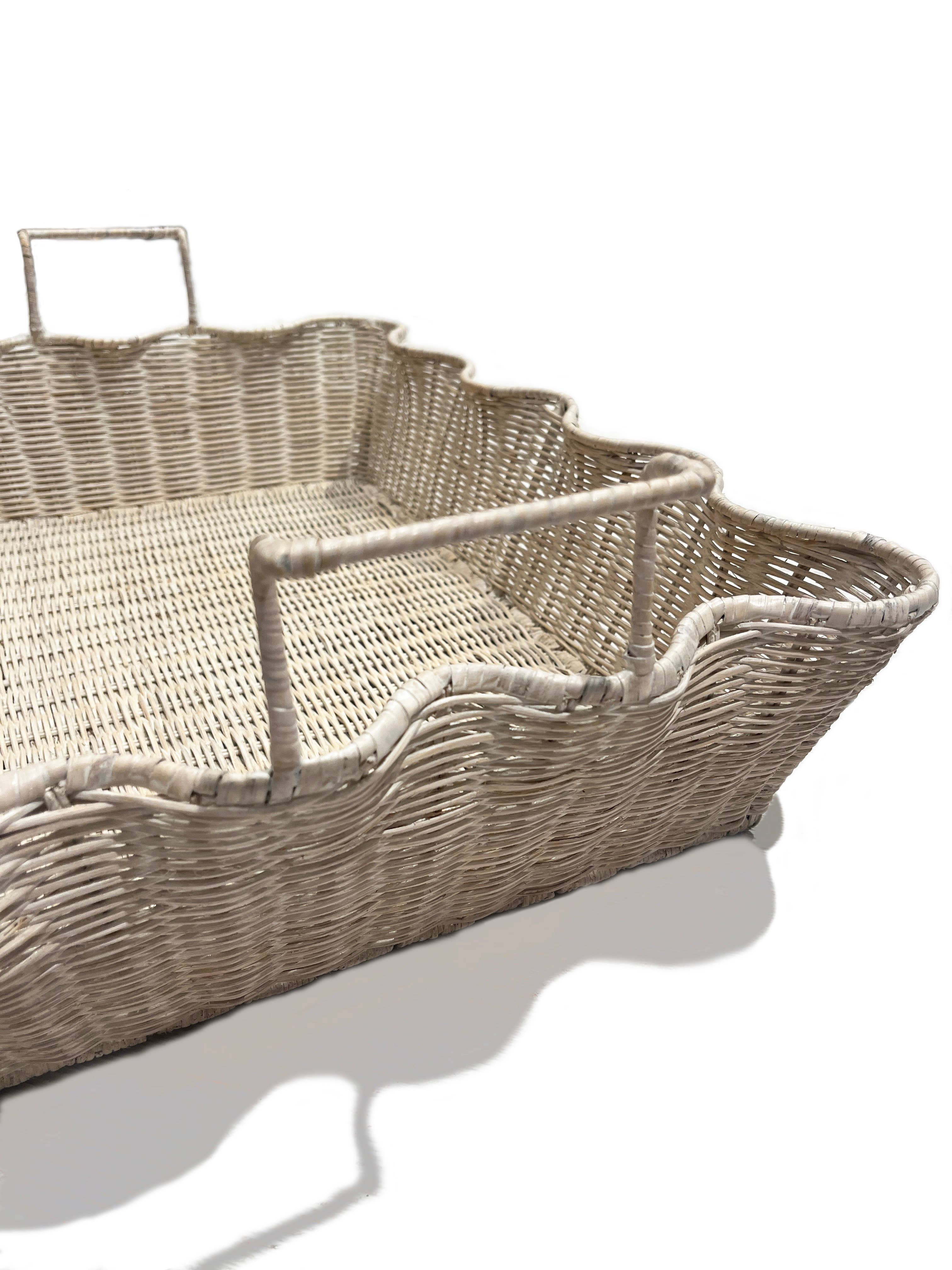 Small Scalloped Tray: White