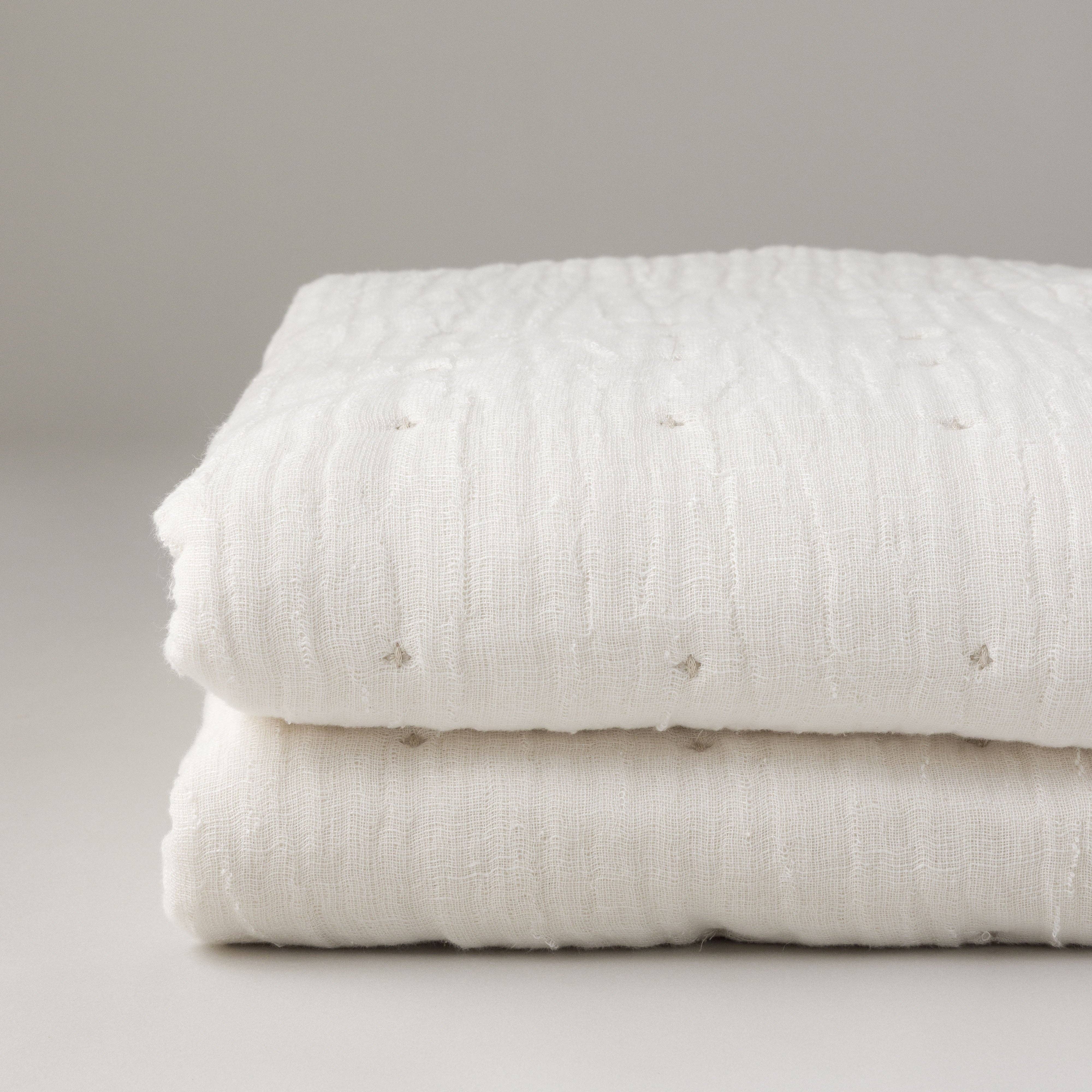 Tack Stitch Quilt: WHITE / KING/CAL KING