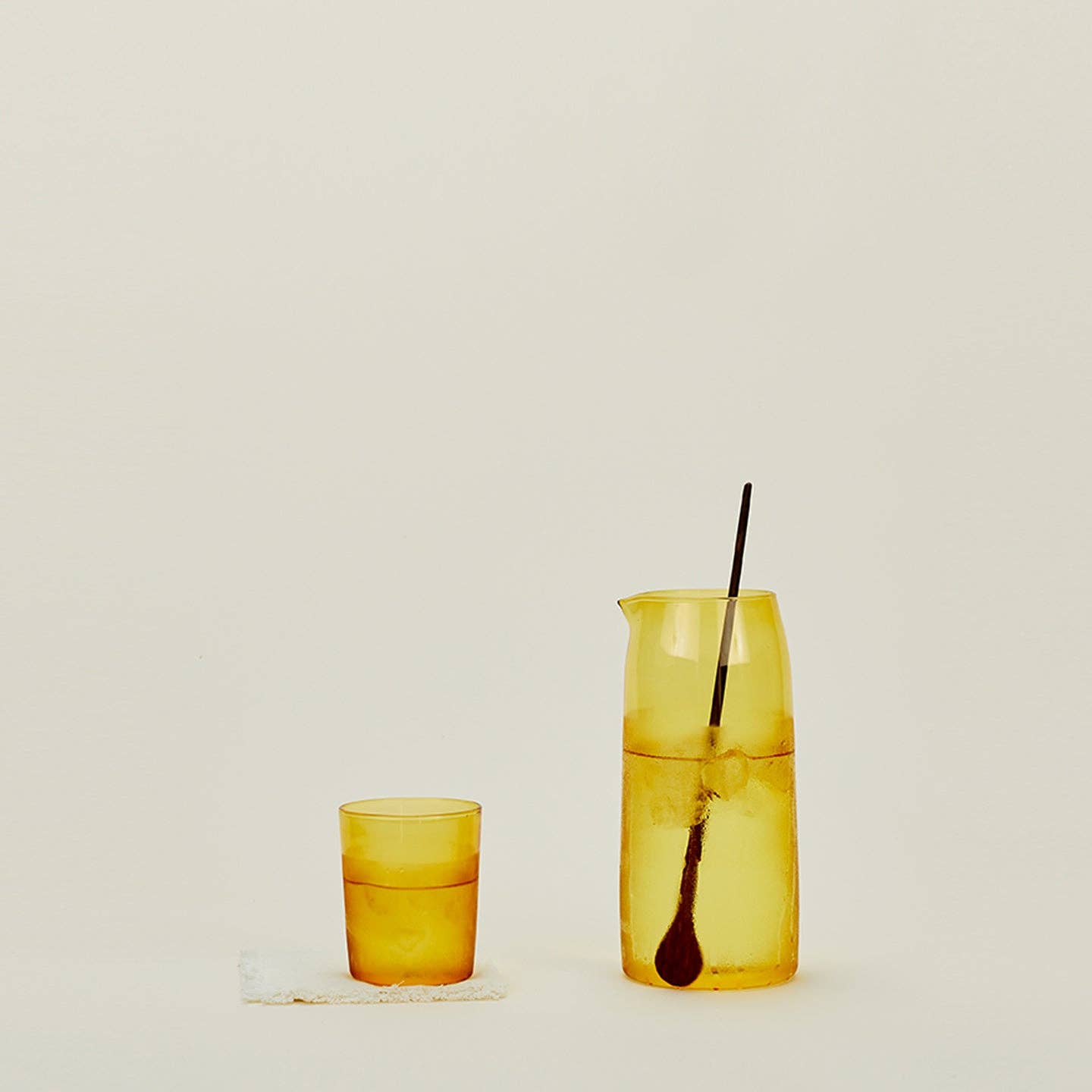 ESSENTIAL GLASSWARE - PITCHERS: BLUSH
