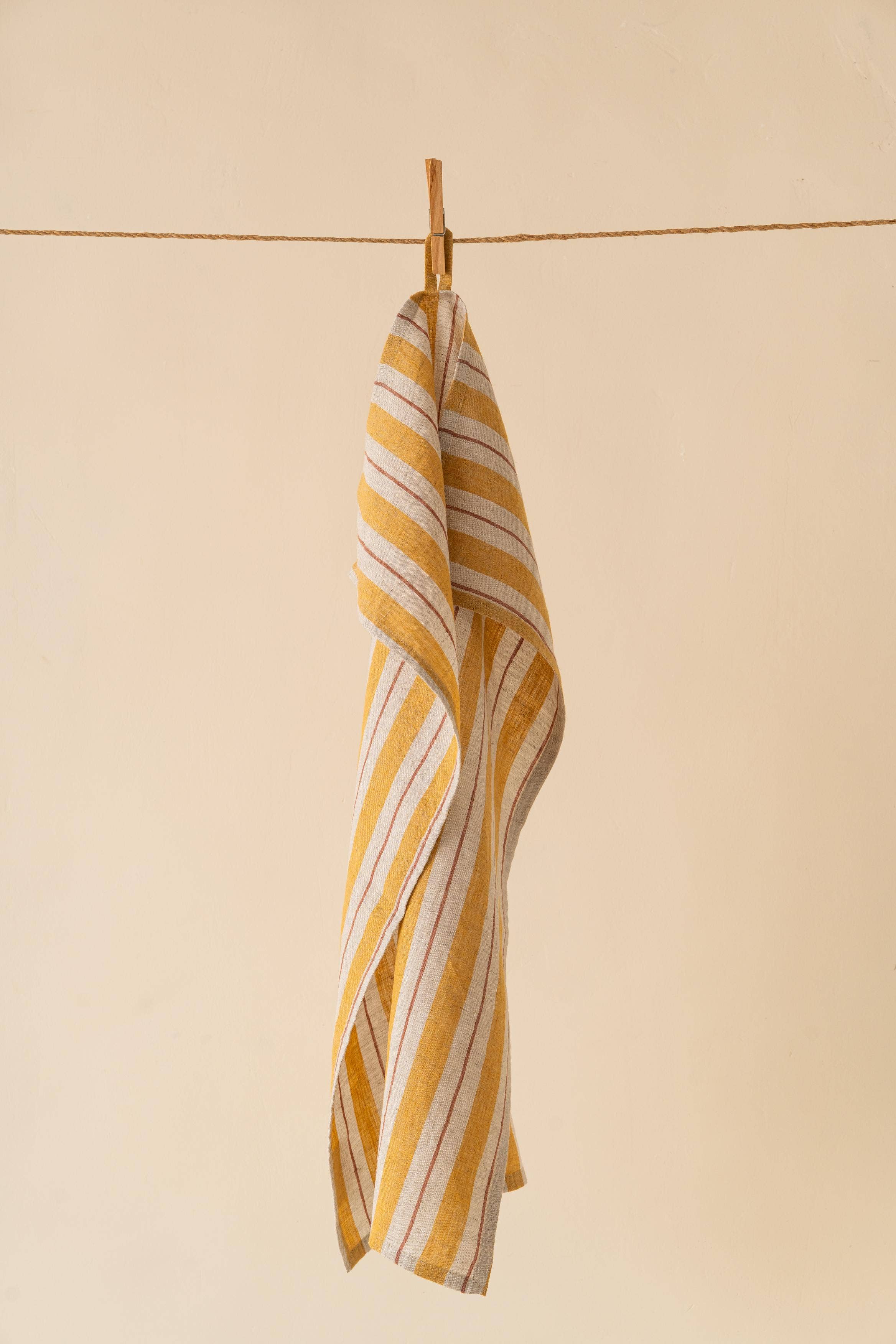 Striped Segue Linen Kitchen Towel – Modern Style: Segue Mustard / 50 x 70 CM