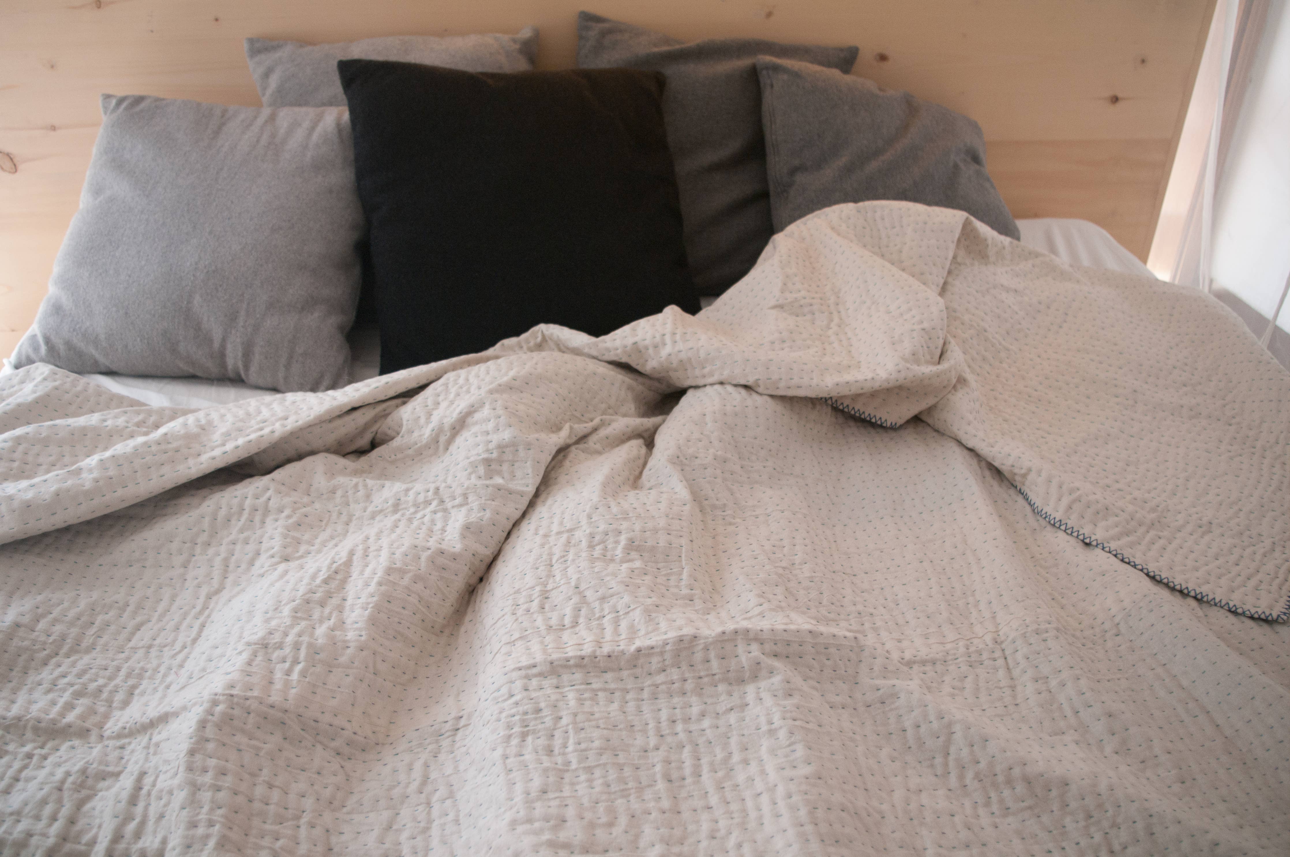 Basha Natural/Unbleached Cotton Twin Blanket: Shades of blue