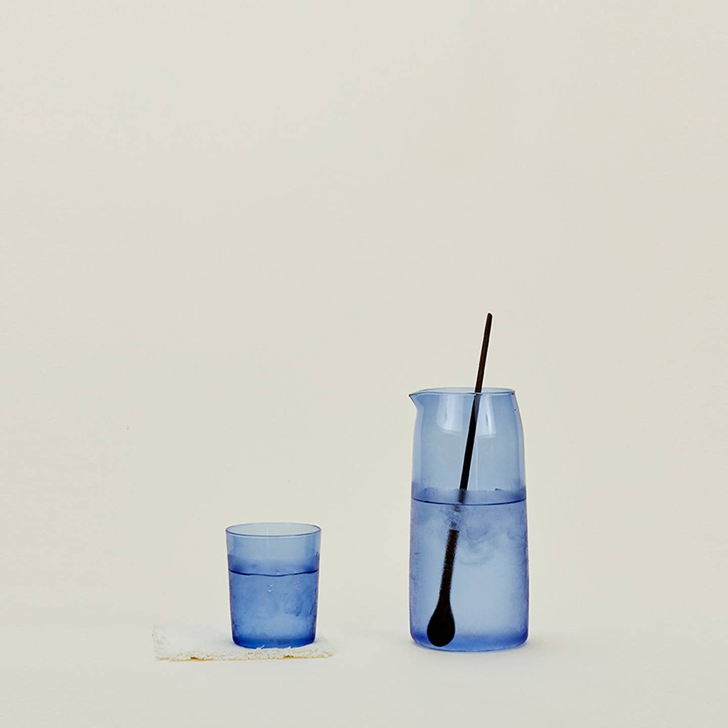 ESSENTIAL GLASSWARE - PITCHERS: BLUSH