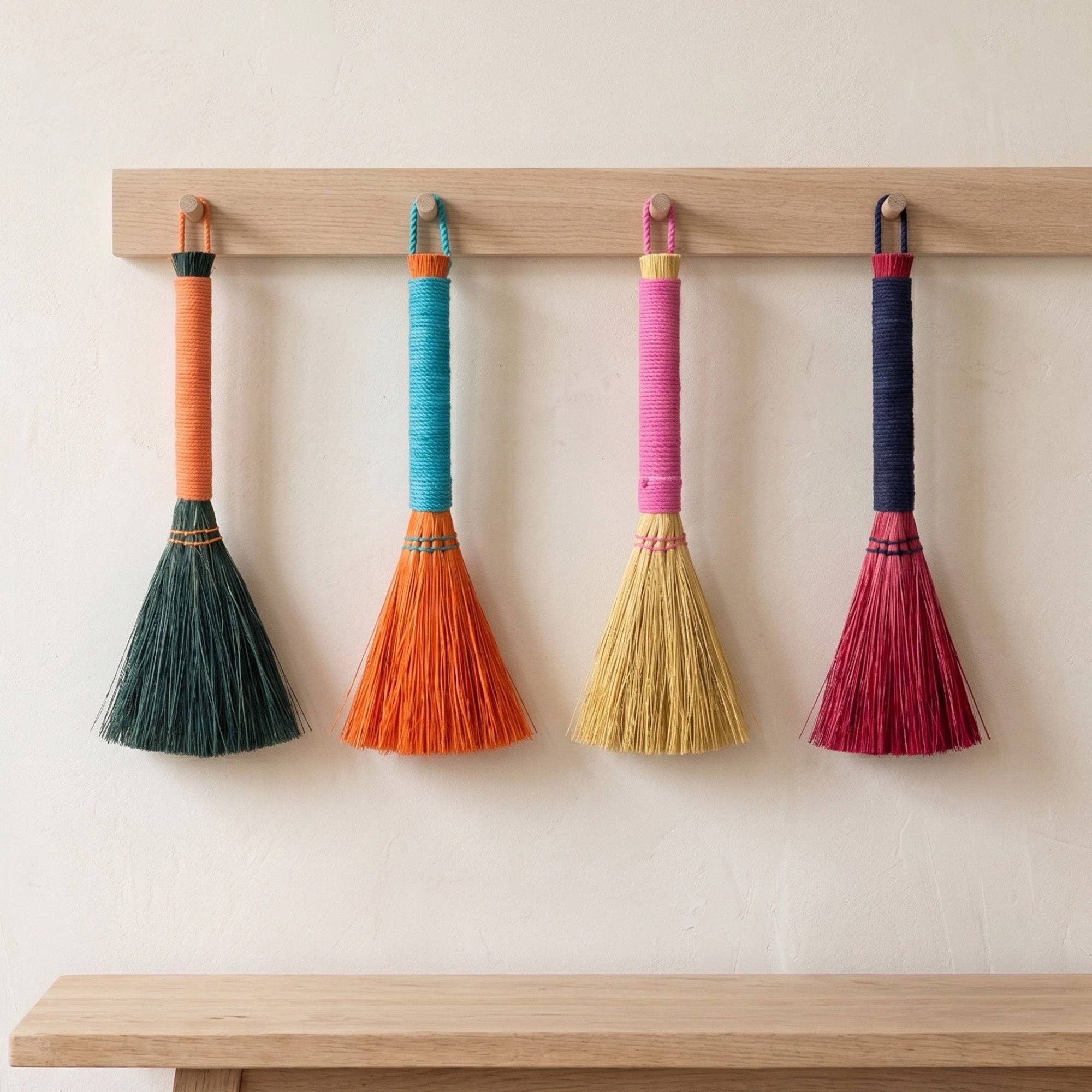 Seagrass Brush in Neyron Pink / Tuscan Yellow