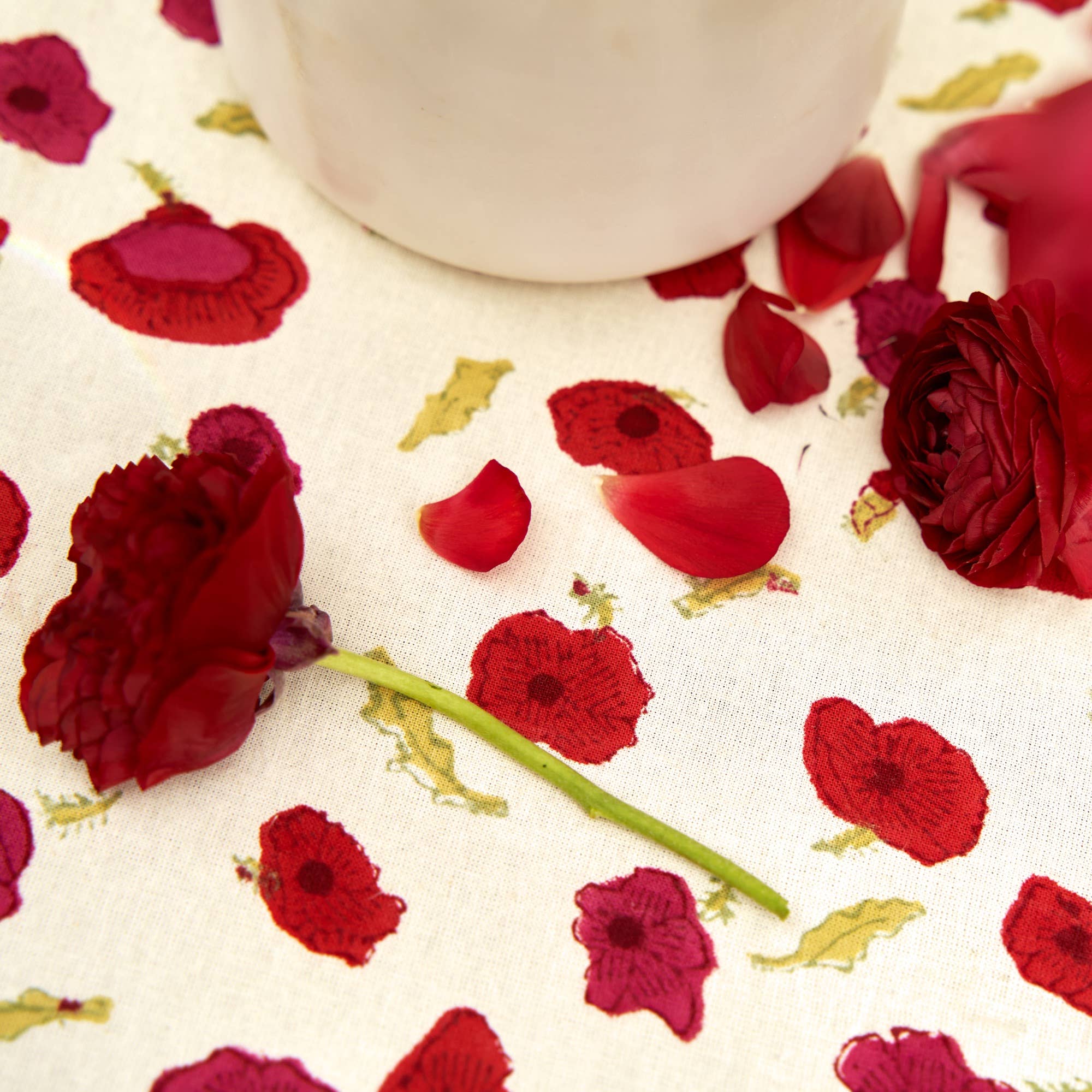 Poppies Red & Green | French Tablecloths: 59" x 59"